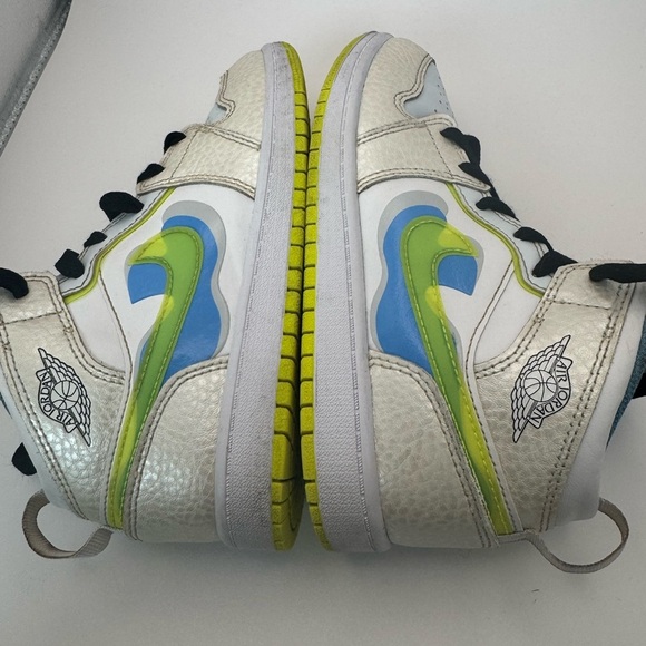 Air Jordan 1 Mid SE DV-1320-17 Size 2Y  Good Condition Green Swoosh Black Laces - Picture 11 of 16